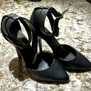 Women's Black Pumps